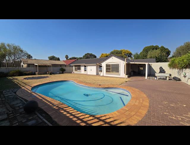 3 BEDROOM FREEHOLD FOR SALE IN MAYBERRY PARK